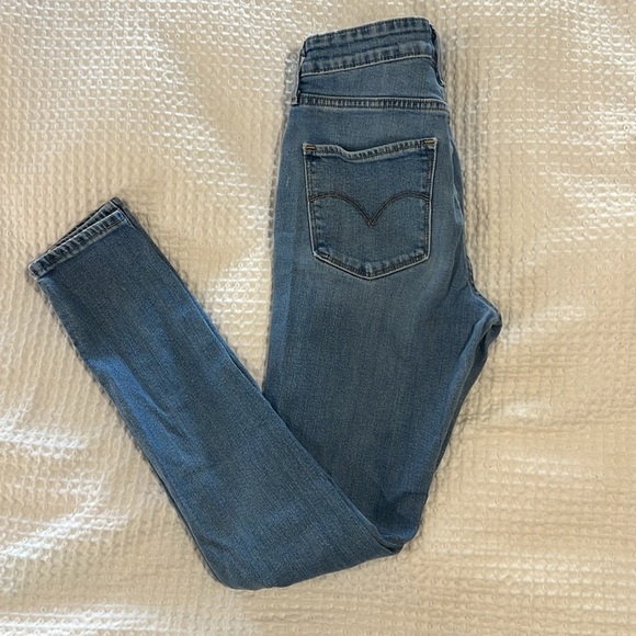 Levi’s 721 High Rise Skinny - Distressed Jean Size 27 - Picture 4 of 6